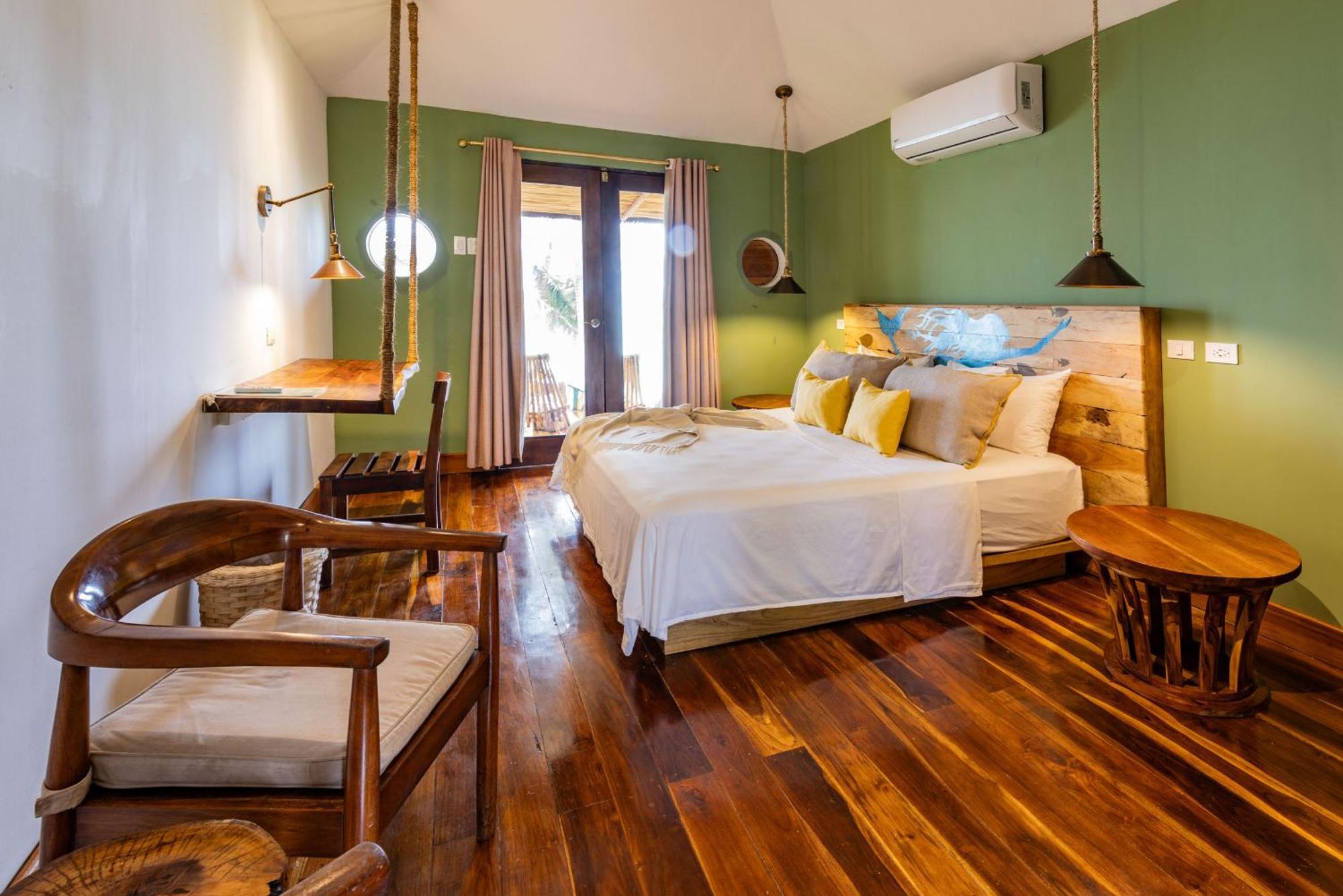 Yemaya Reefs, A Small Luxury Hotel Литтл-Корн-Айленд Экстерьер фото