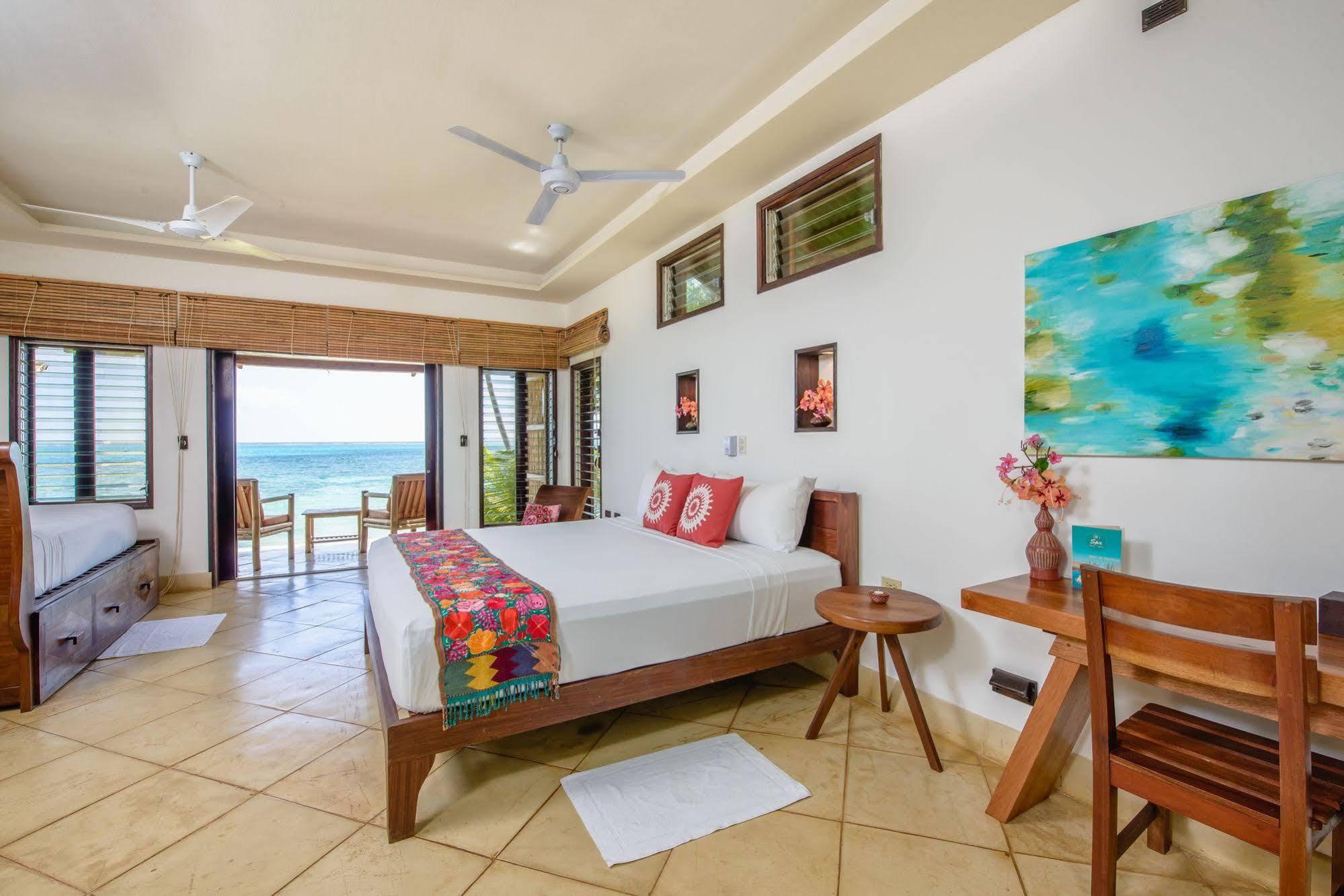 Yemaya Reefs, A Small Luxury Hotel Литтл-Корн-Айленд Экстерьер фото